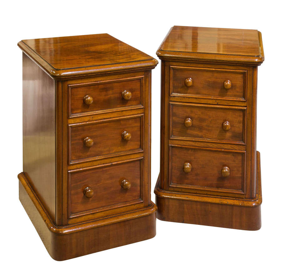 Pair of mahogany bedside chest of drawers