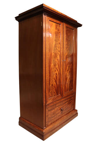19thC Gentlemans Wardrobe
