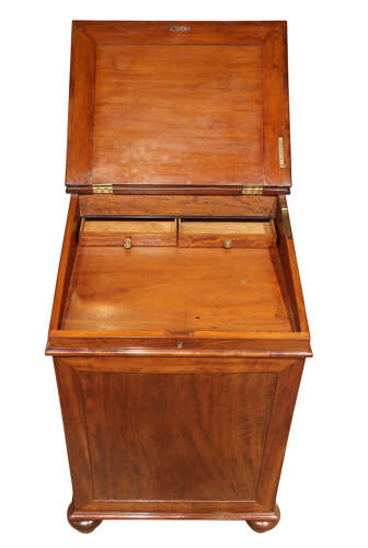 A Fine Quality Mahogany Slide Front Davenport