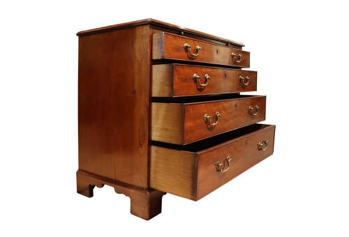 Georgian Chest of Drawers