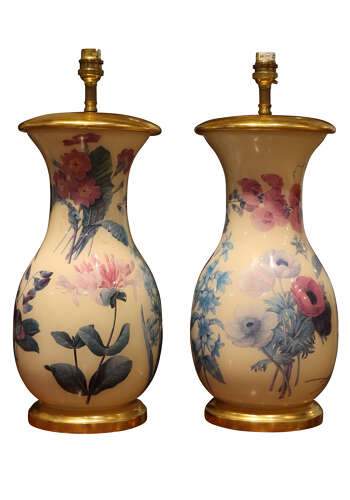 A Pair of Elegant Decalcomania Table Lamps on Giltwood Bases