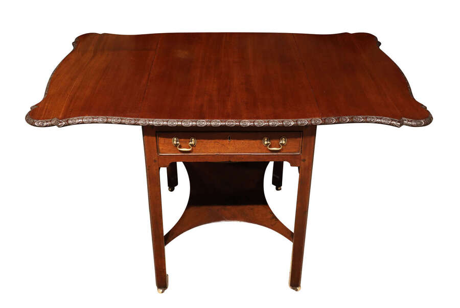 Georgian Cuban Mahogany Drop-Leaf Occasional Table with Two Drawers, c.1760&ndash;1780