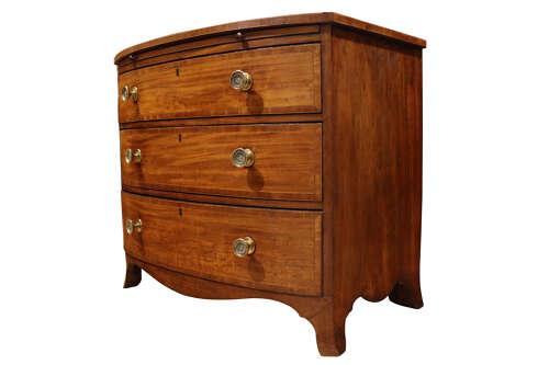 A fine Georgian bow-fronted mahogany chest of drawers