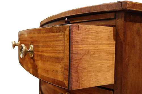 A fine Georgian bow-fronted mahogany chest of drawers
