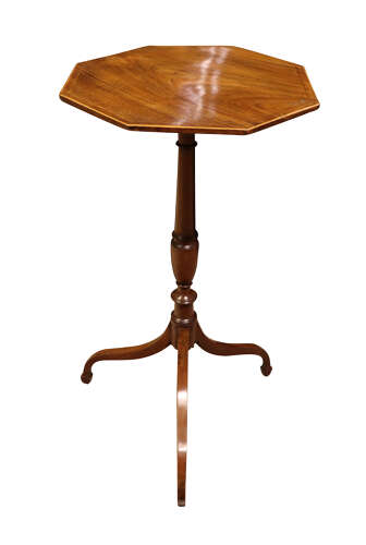 Attractive Regency Mahogany Occasional Table with Satinwood Stringing, circa 1825