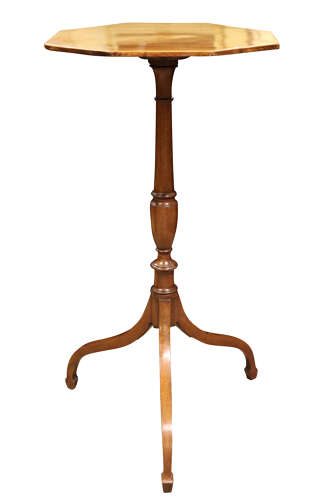 Attractive Regency Mahogany Occasional Table with Satinwood Stringing, circa 1825