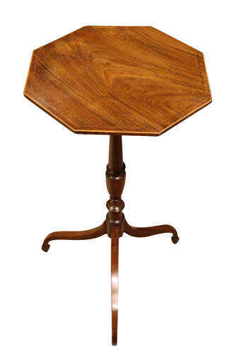 Attractive Regency Mahogany Occasional Table with Satinwood Stringing, circa 1825