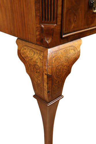 Fine Quality Edwardian Walnut Writing Desk by Gill & Reigate, c.1900