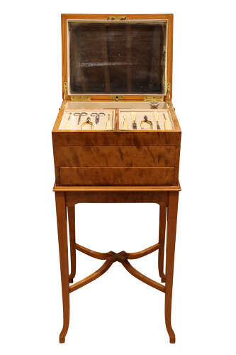 Fine Edwardian Satinwood Dressing Table by Mappin & Webb with Fitted Vanity Box c.1910