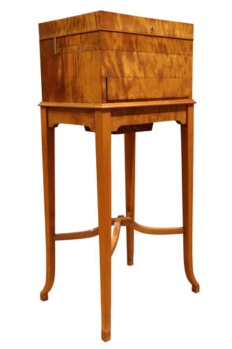 Fine Edwardian Satinwood Dressing Table by Mappin & Webb with Fitted Vanity Box c.1910